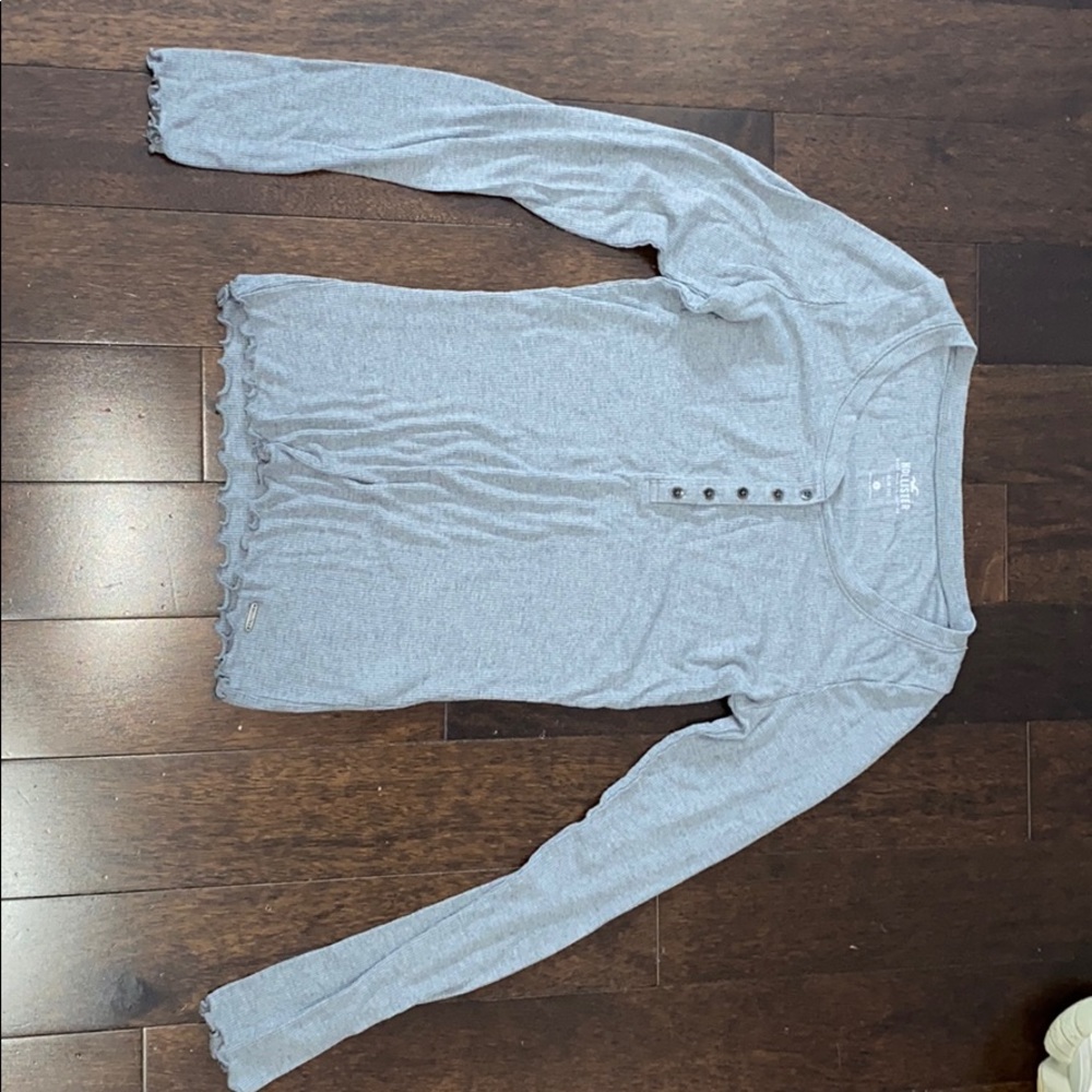Hollister gray long sleeve top